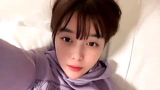 【自撮りオナニー】今日おか◯さんいないから部屋で気軽におなにーできて嬉しかったです...